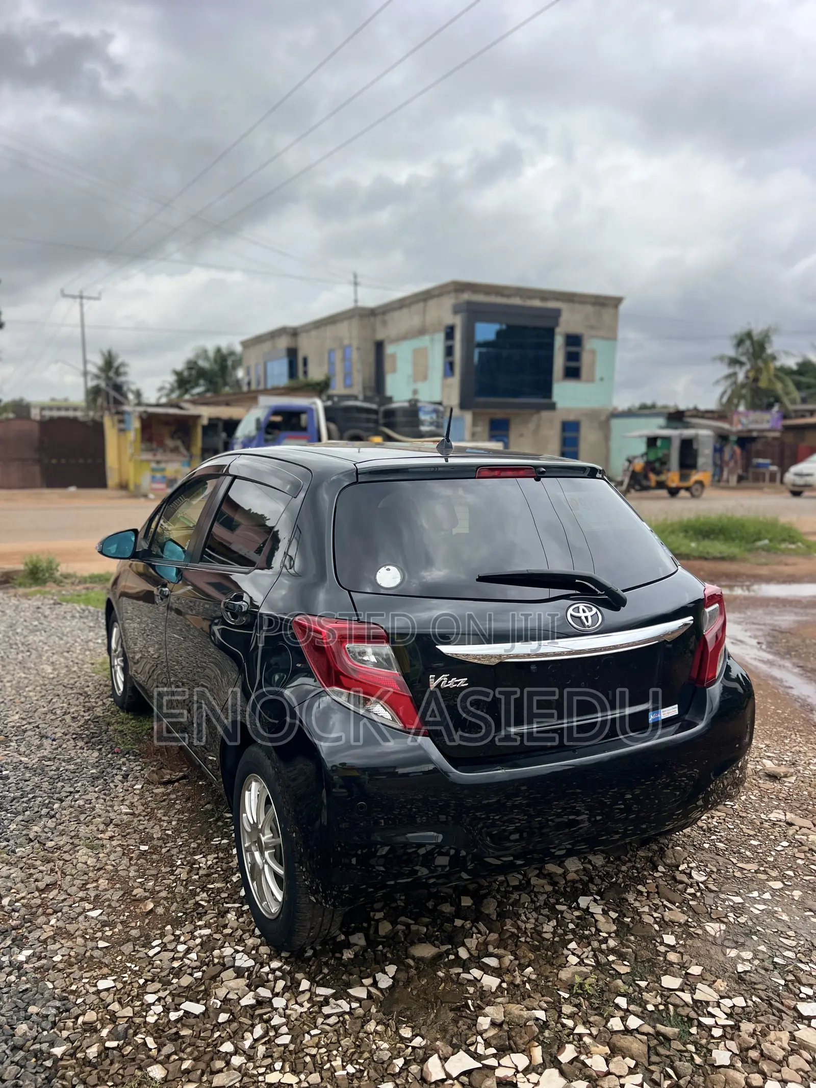 Toyota Vitz 1.3 AWD 5dr 2015 Black