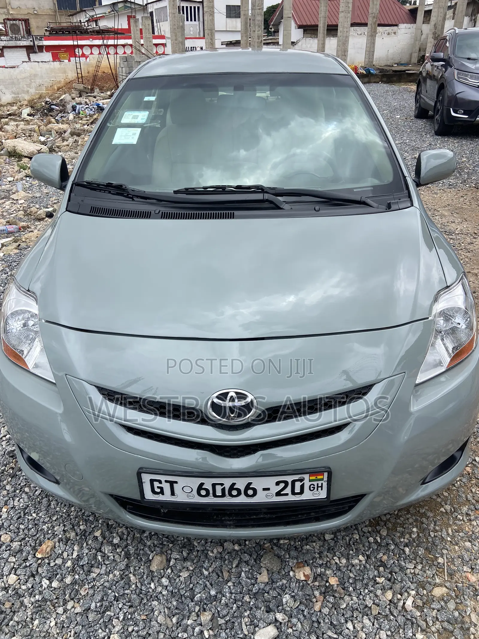 Toyota Yaris Base Hatchback 5dr 2010