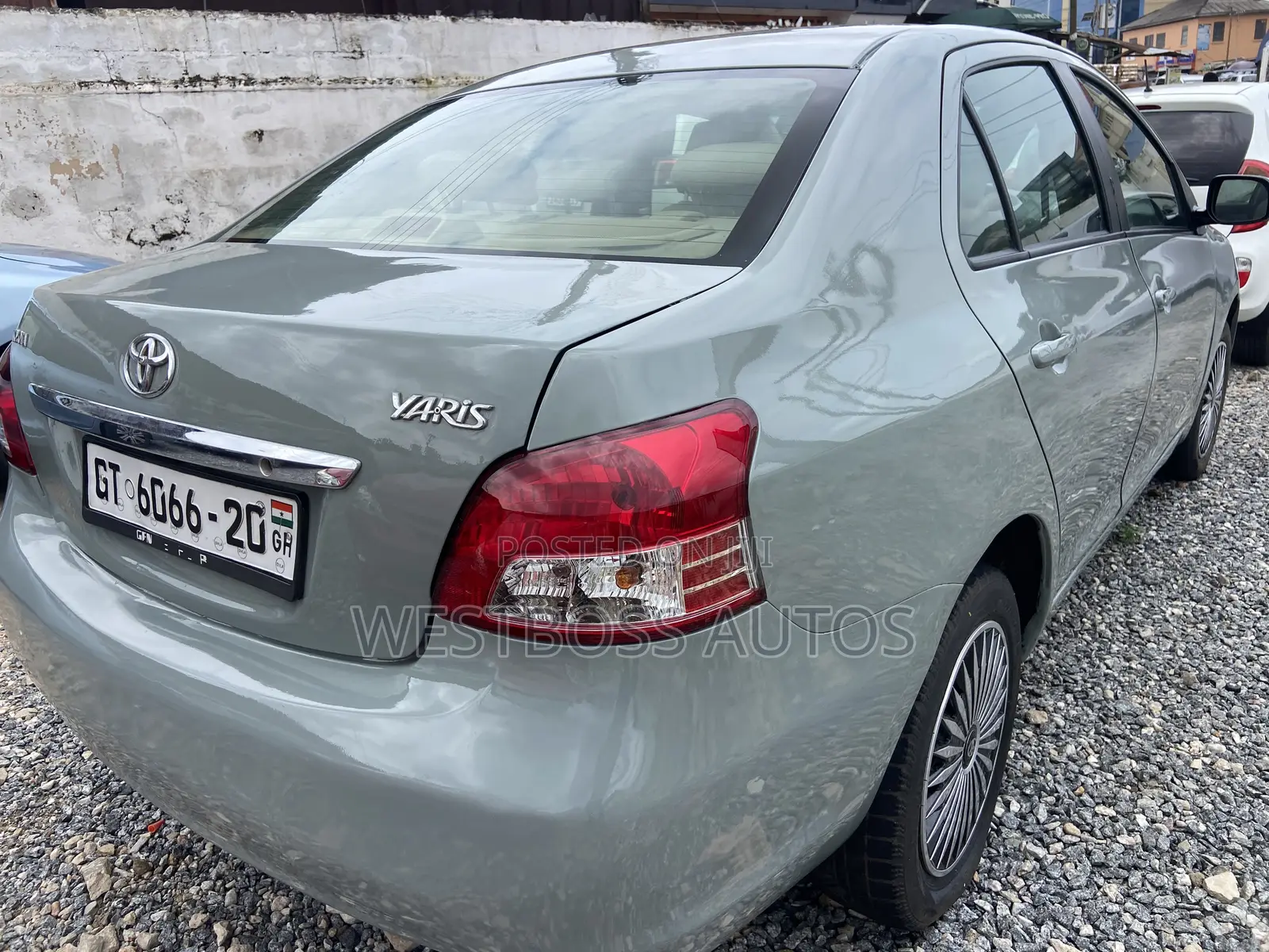 Toyota Yaris Base Hatchback 5dr 2010
