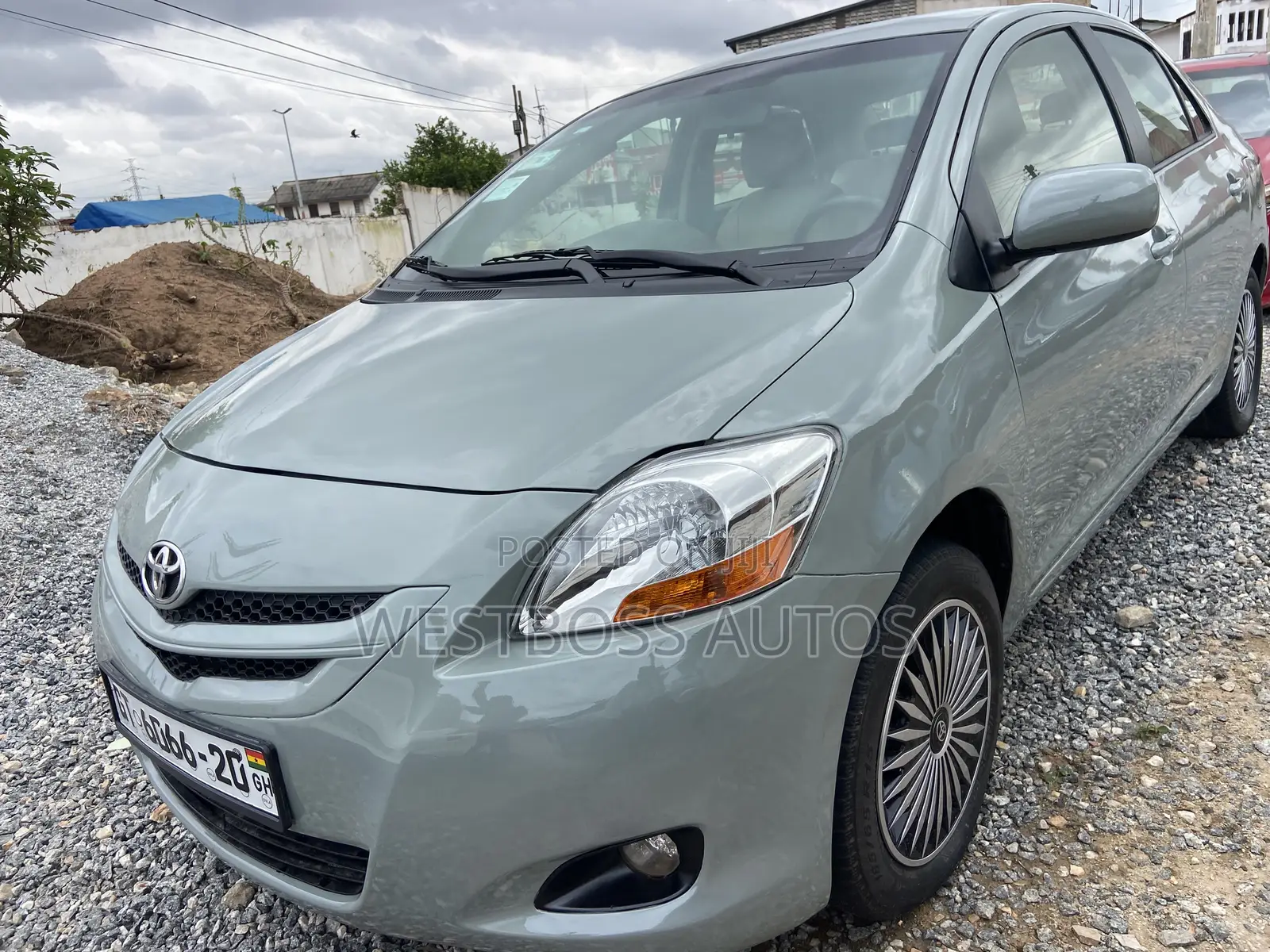 Toyota Yaris Base Hatchback 5dr 2010