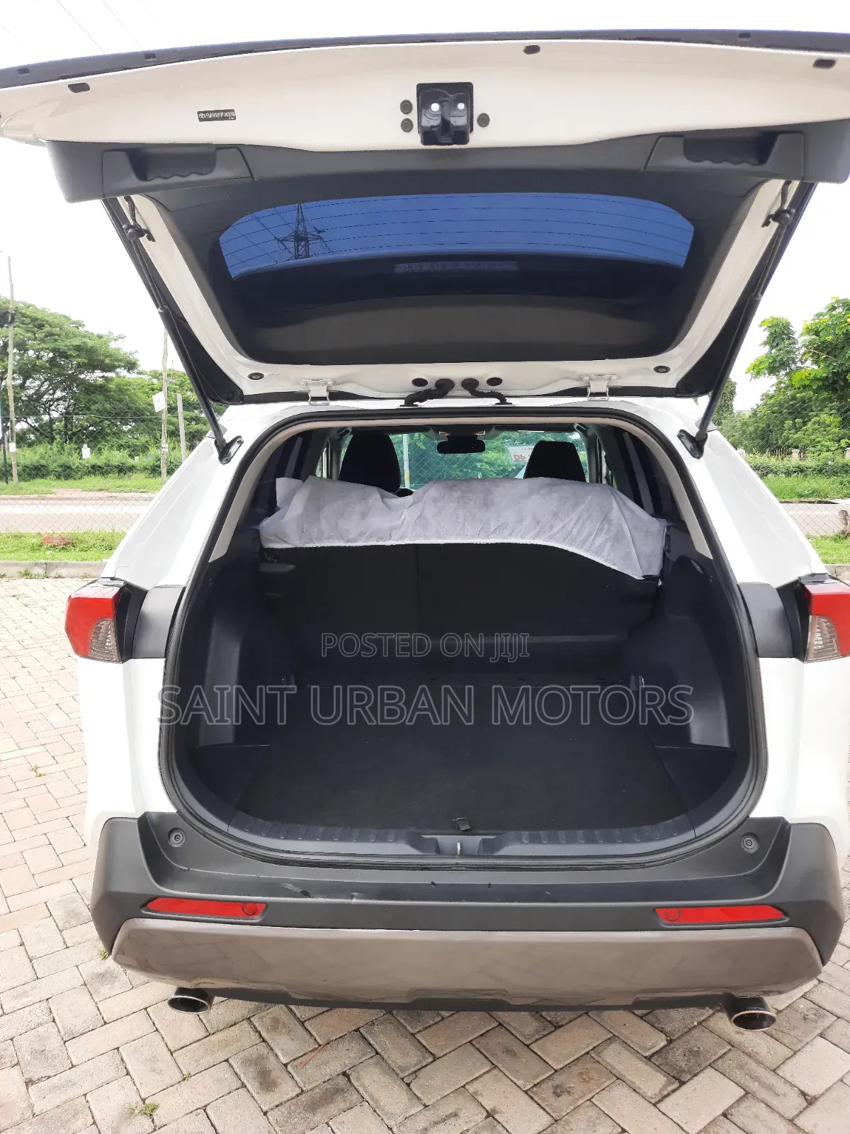 Toyota RAV4 2023 White
