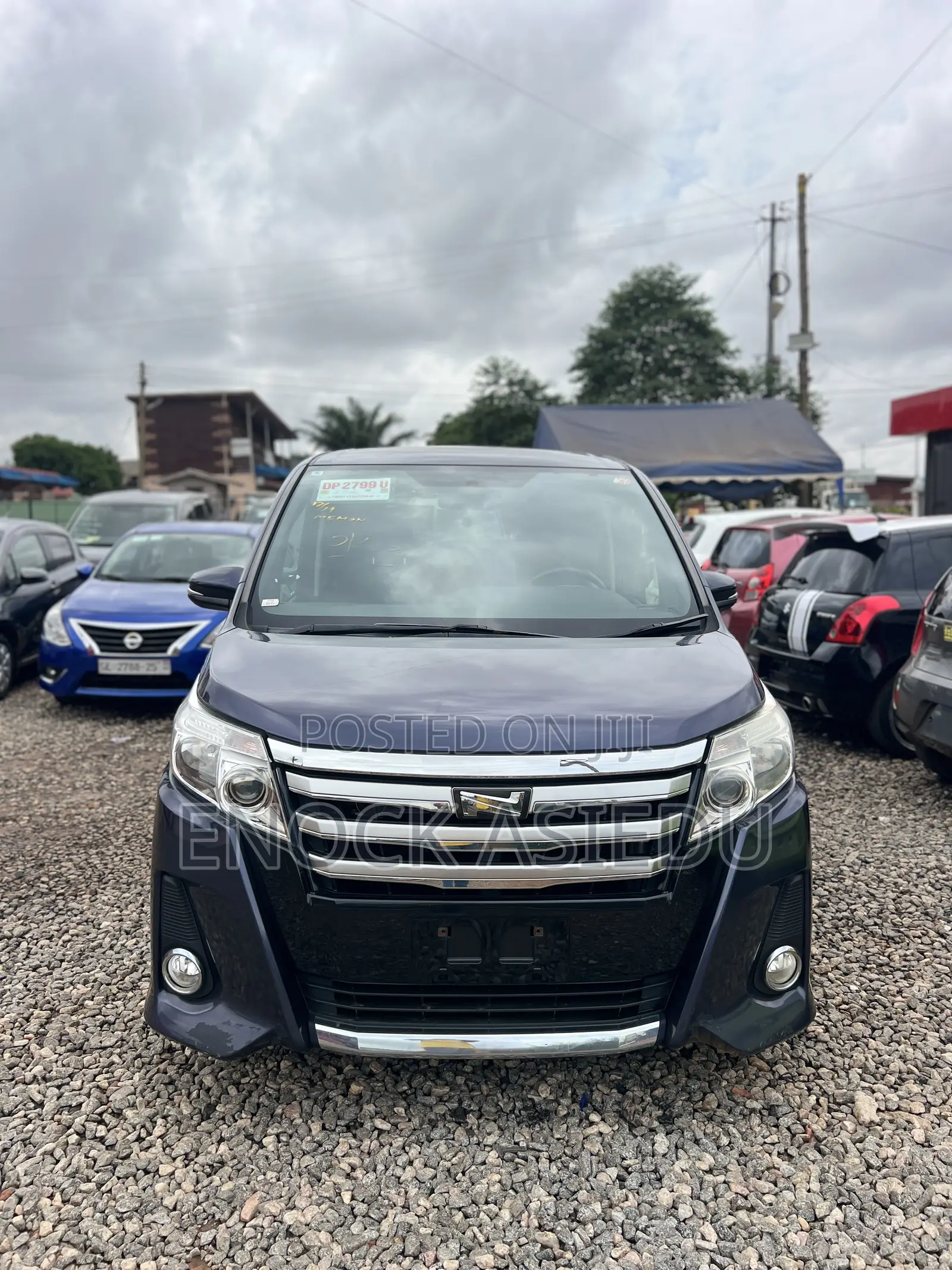 Toyota Noah 2.0 AWD (8 Seater) 2015 Gray