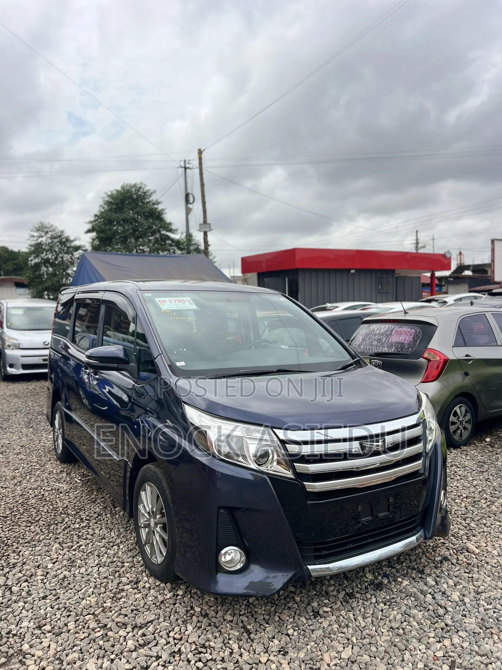 Toyota Noah 2.0 AWD (8 Seater) 2015 Gray