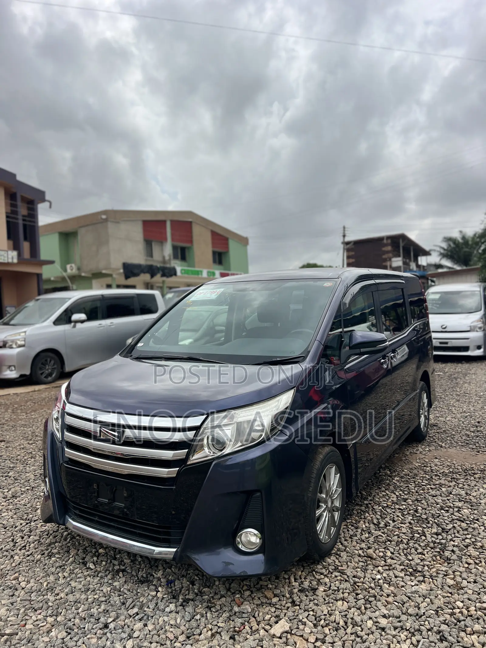 Toyota Noah 2.0 AWD (8 Seater) 2015 Gray