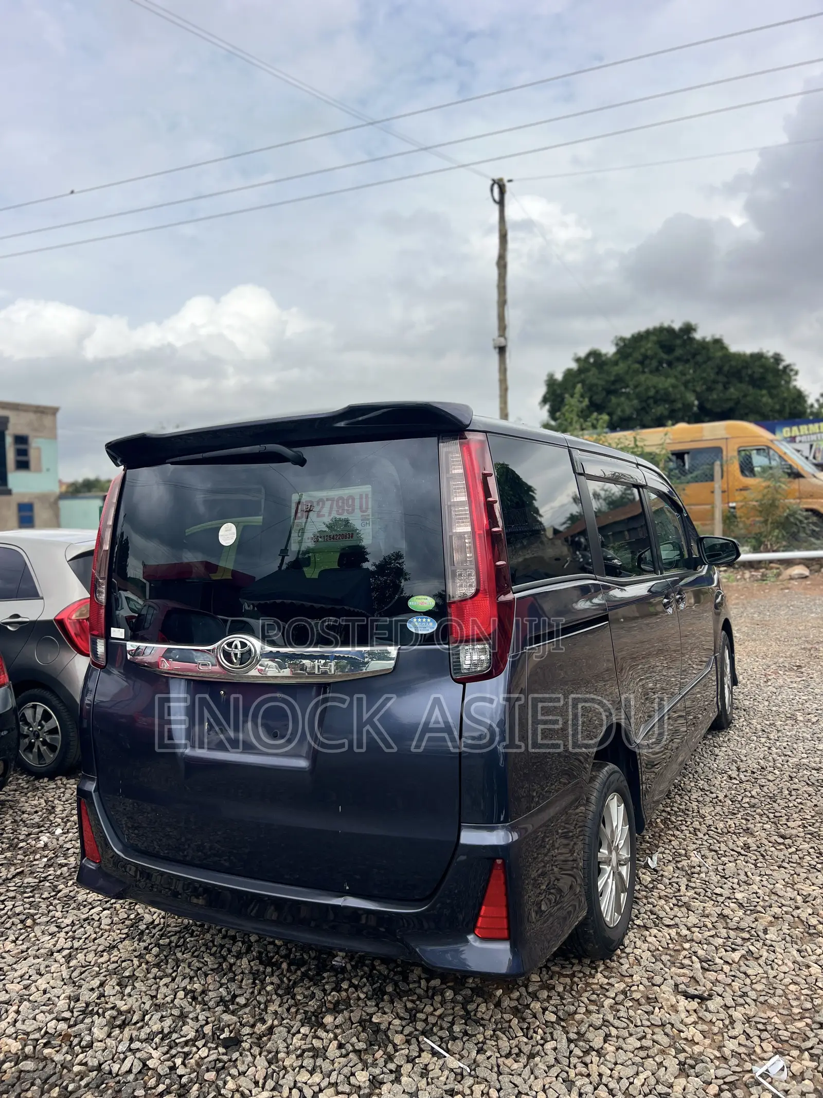 Toyota Noah 2.0 AWD (8 Seater) 2015 Gray