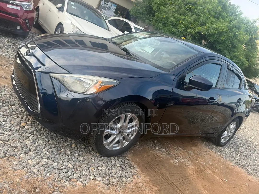Scion iA 2015 Maroon