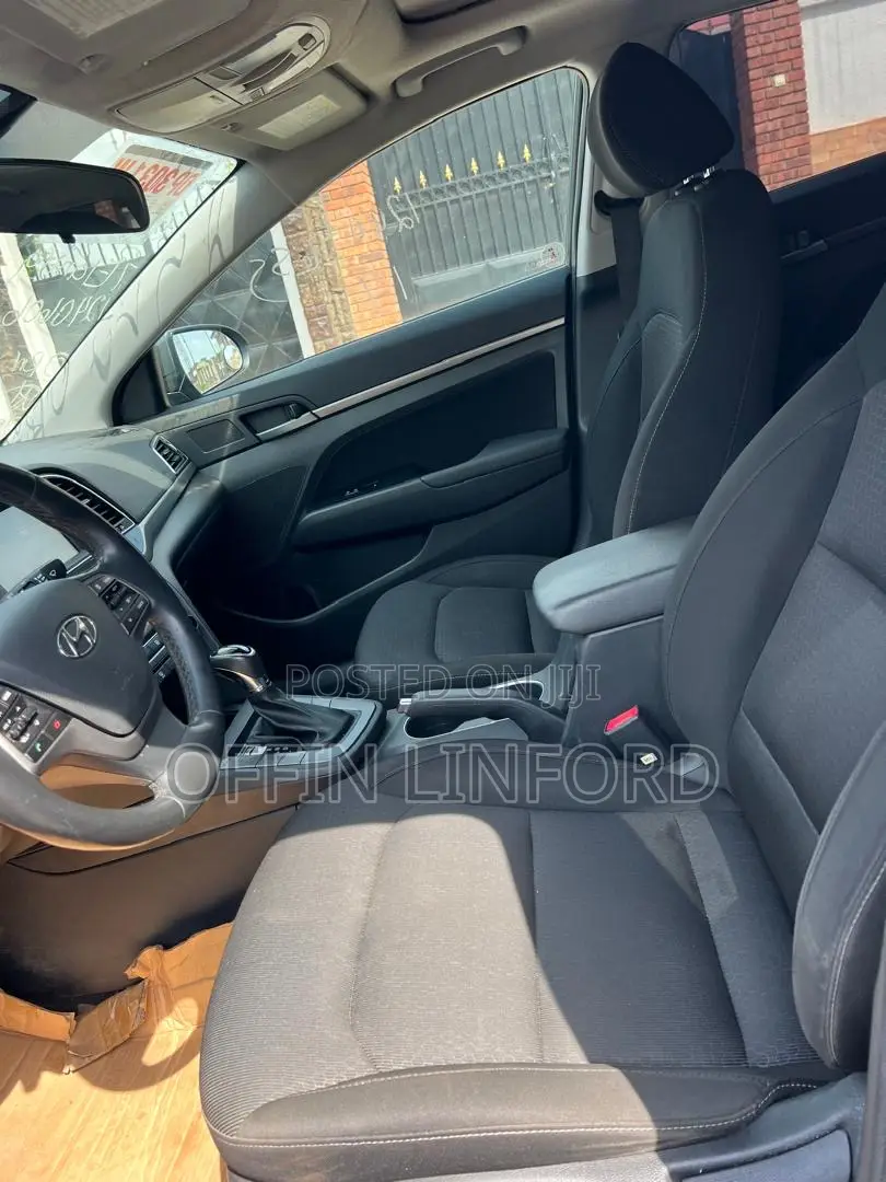 Hyundai Elantra Limited Sedan FWD (2.0L 4cyl 6A) 2017 Gray