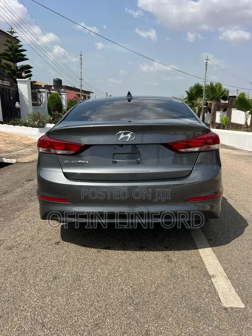 Hyundai Elantra Limited Sedan FWD (2.0L 4cyl 6A) 2017 Gray