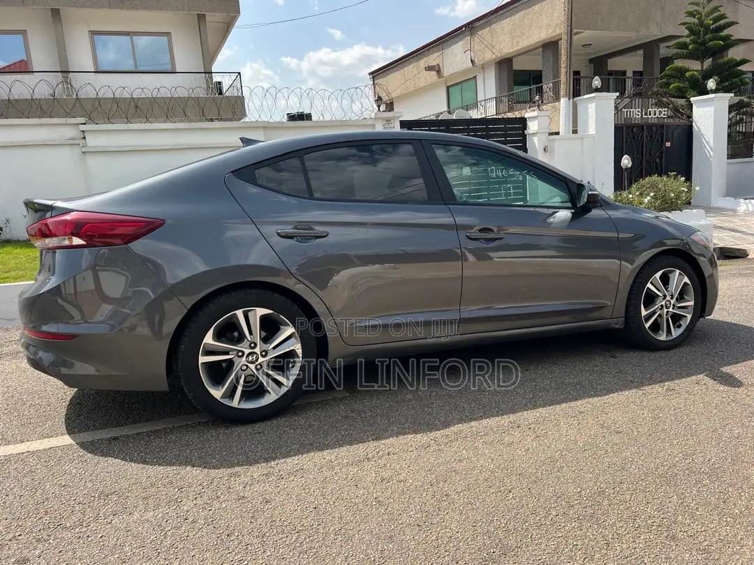 Hyundai Elantra Limited Sedan FWD (2.0L 4cyl 6A) 2017 Gray
