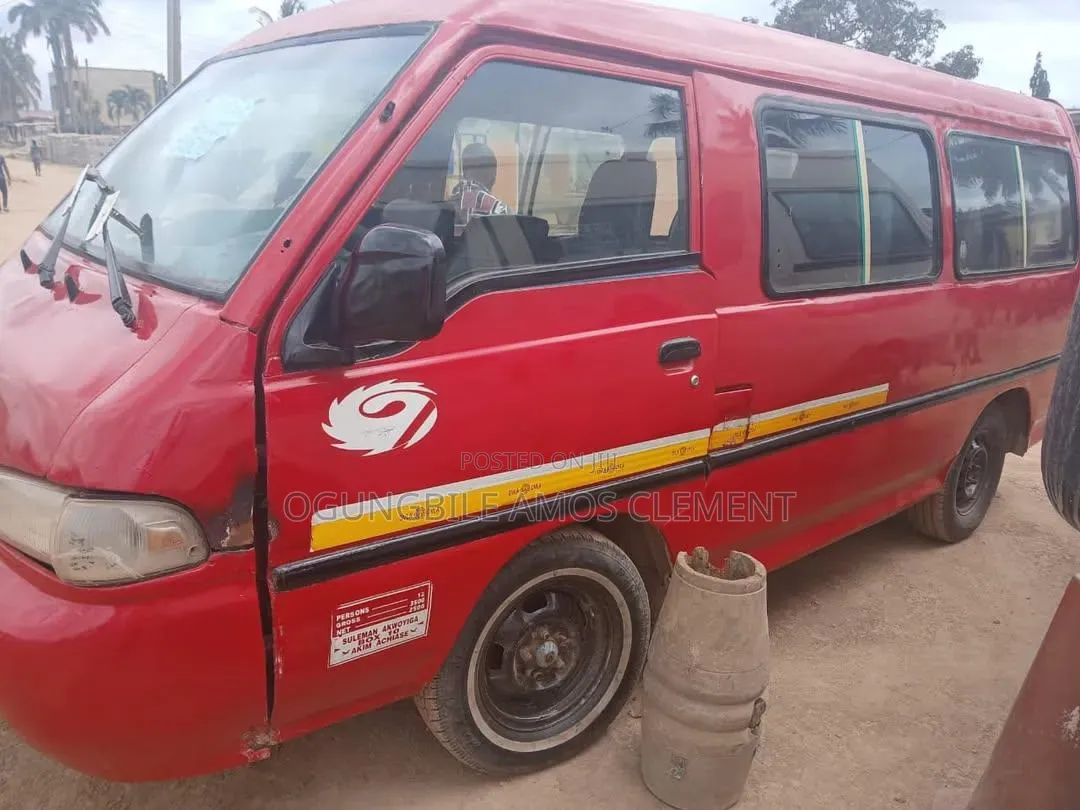 Hyundai H-100 2001 Red