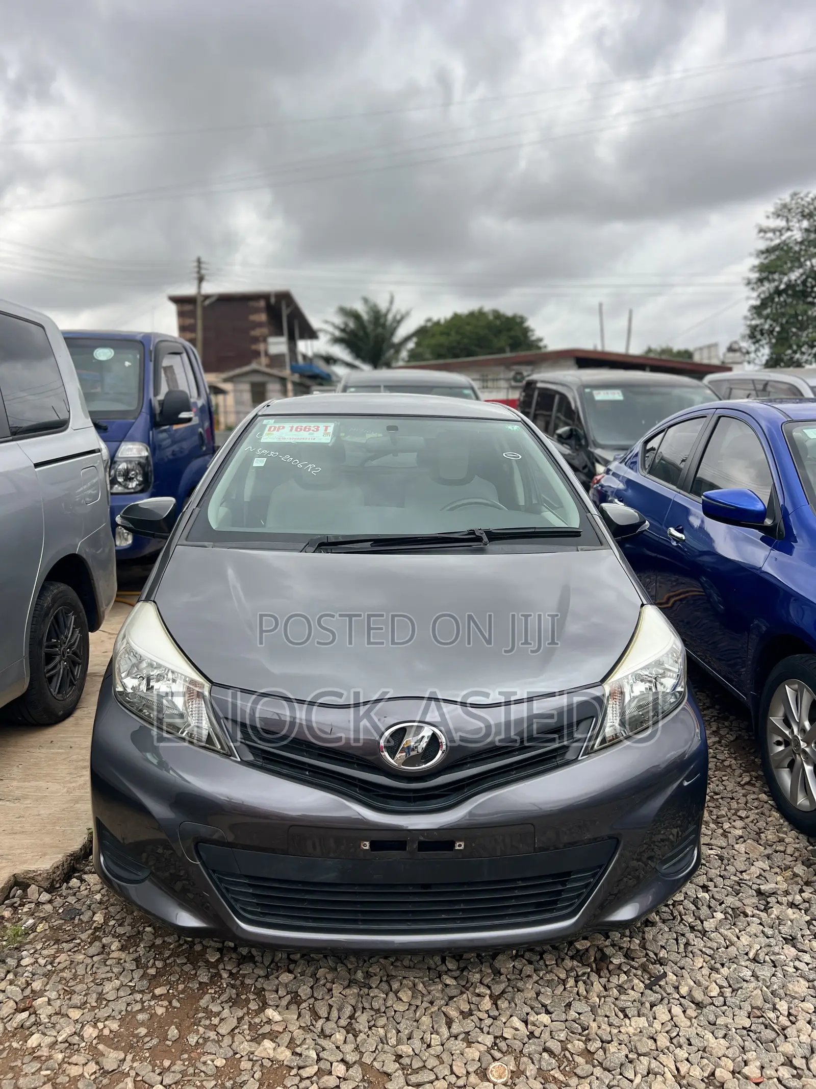 Toyota Vitz 1.3 AWD 5dr 2013 Gray