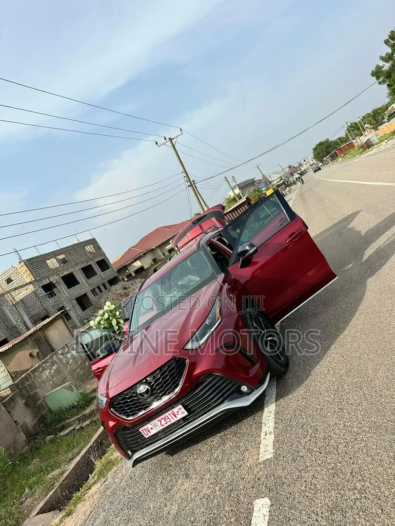 Toyota Highlander XSE 2022 Red