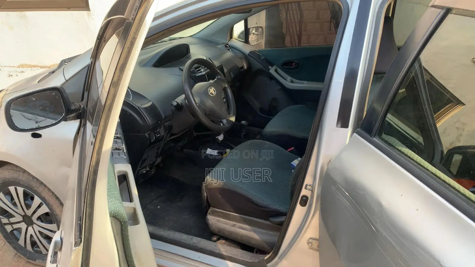 Toyota Vitz 2011 Silver