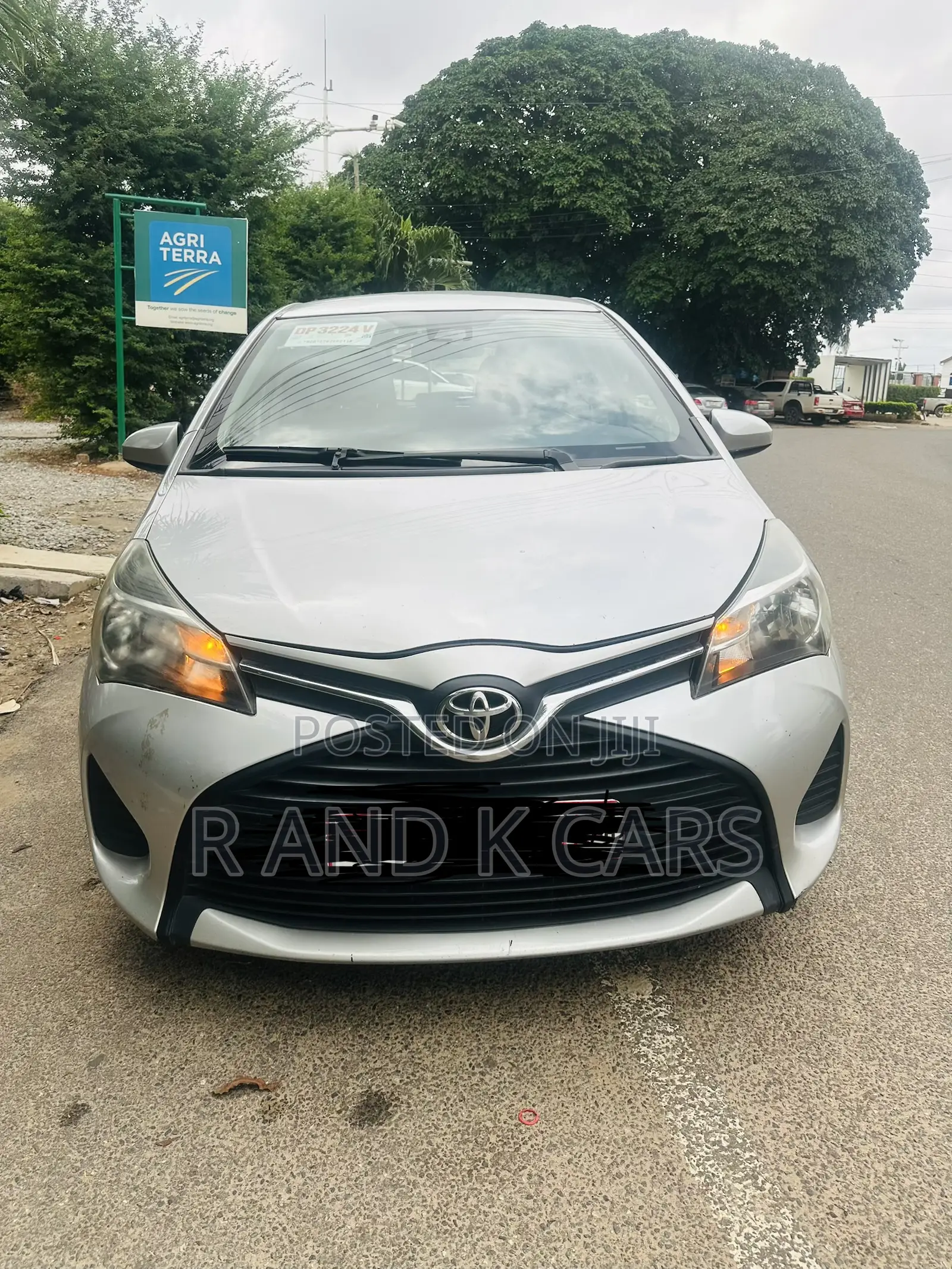 Toyota Yaris SE Hatchback 5dr 2017 Silver