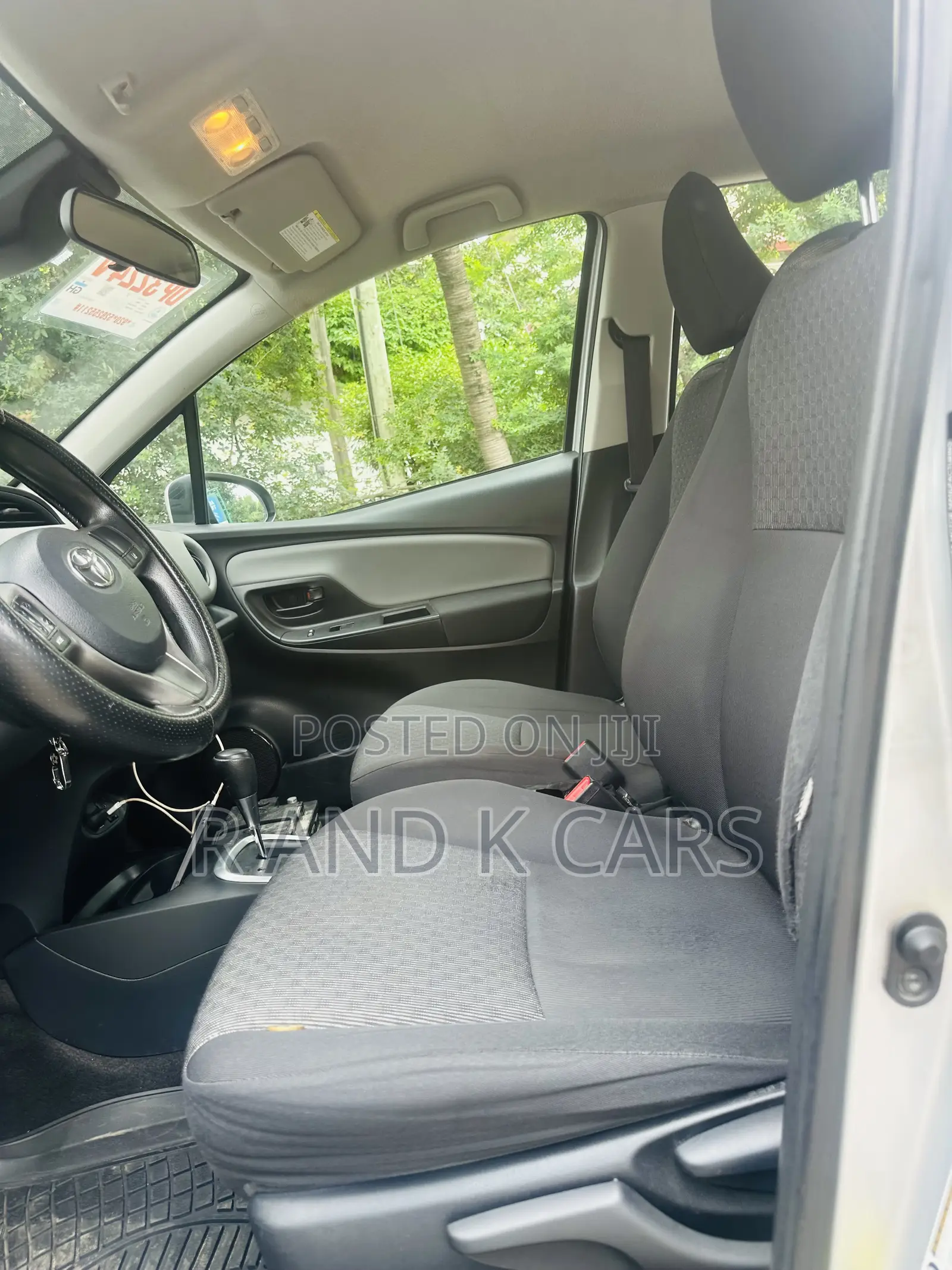 Toyota Yaris SE Hatchback 5dr 2017 Silver
