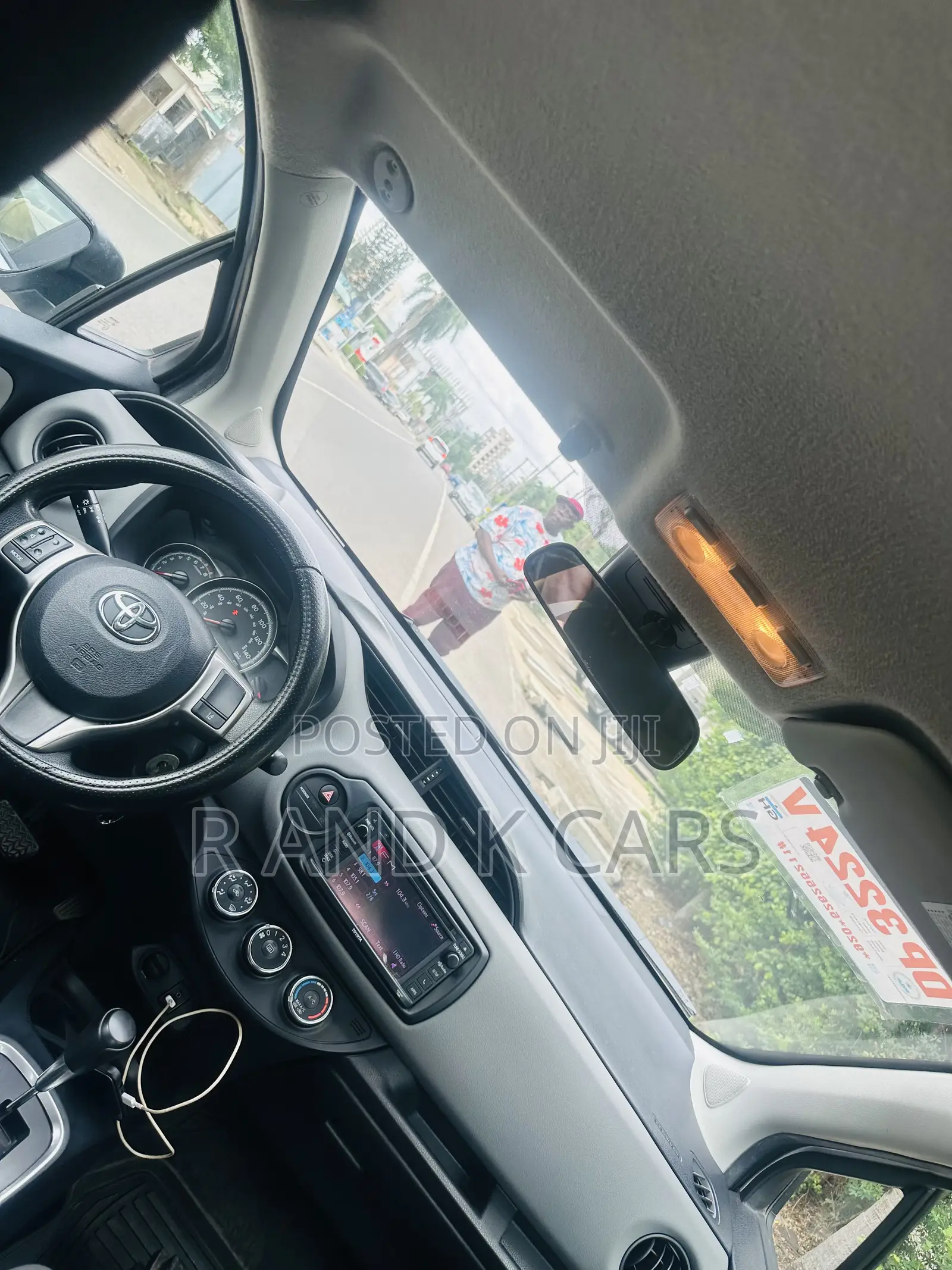 Toyota Yaris SE Hatchback 5dr 2017 Silver