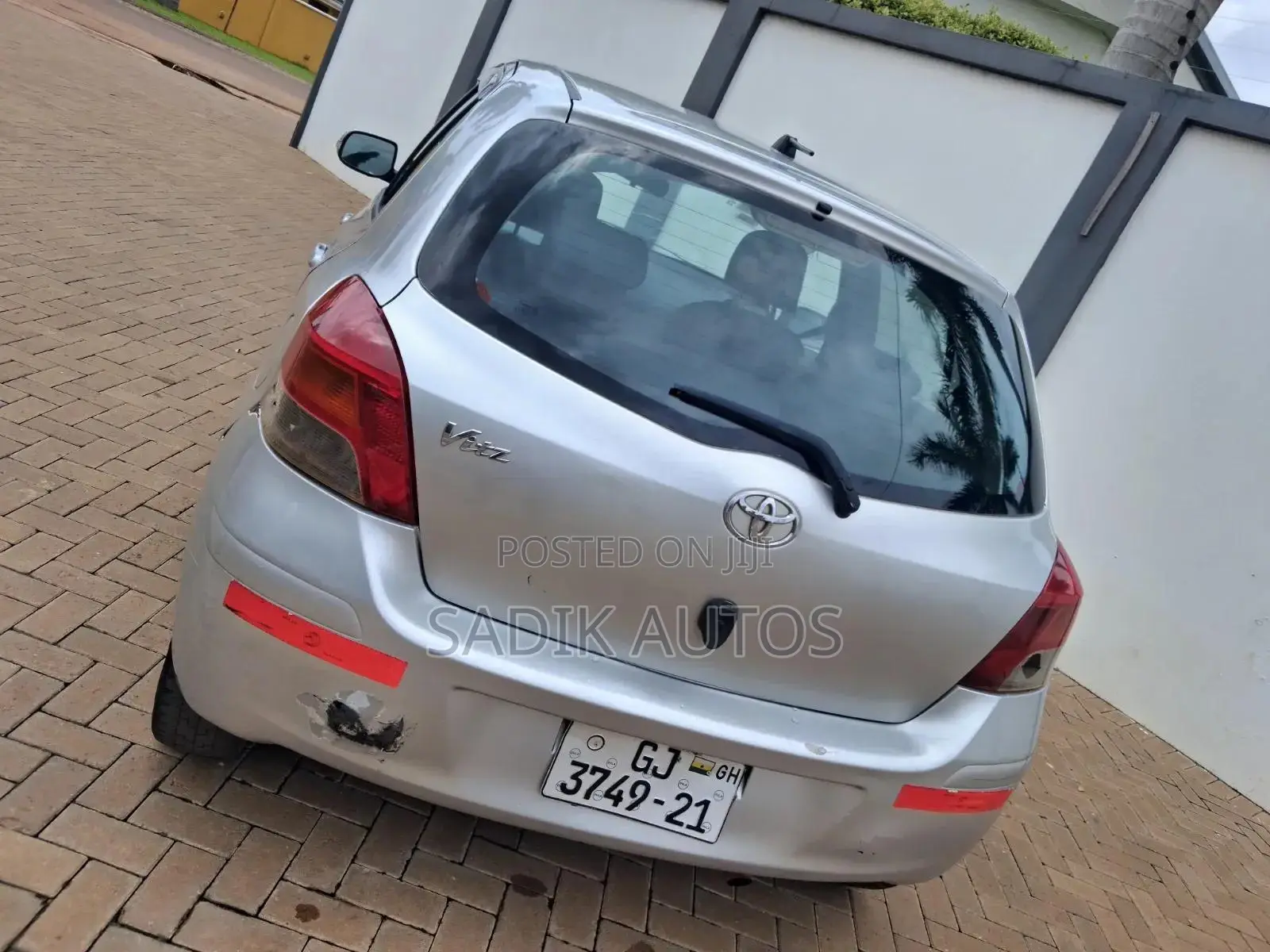Toyota Vitz 1.3 FWD 5dr 2010 Silver