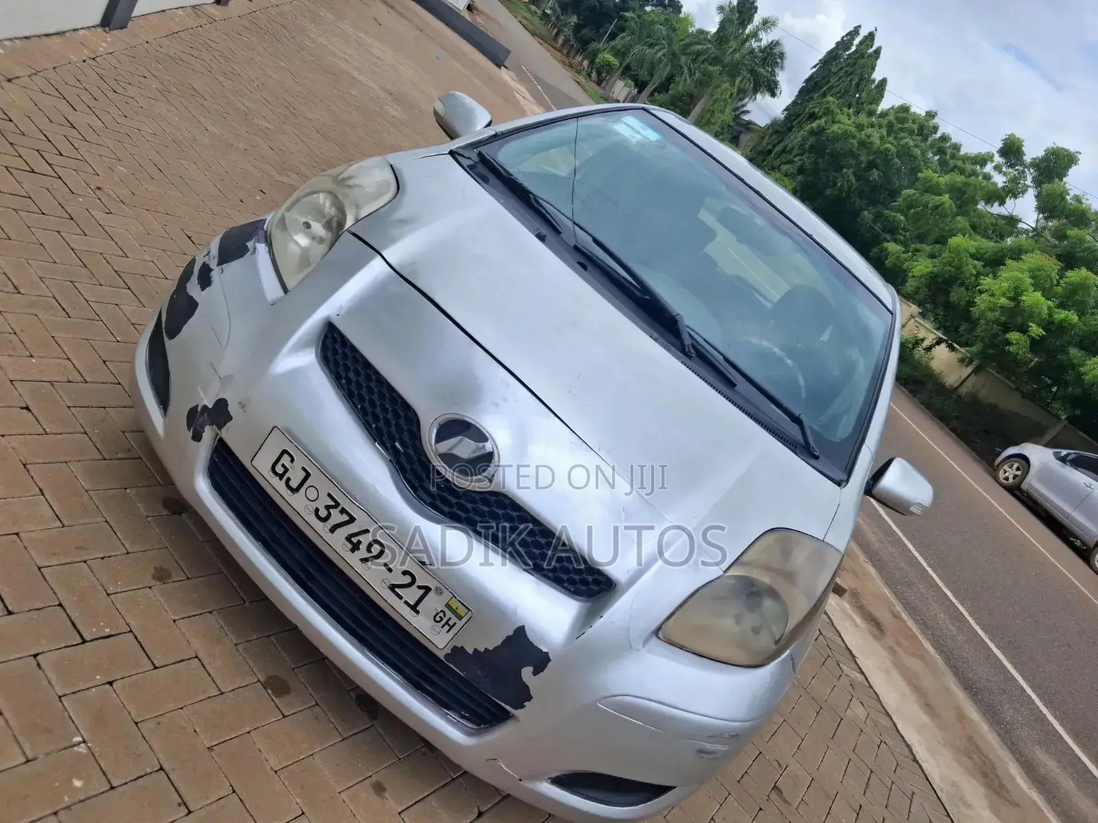 Toyota Vitz 1.3 FWD 5dr 2010 Silver