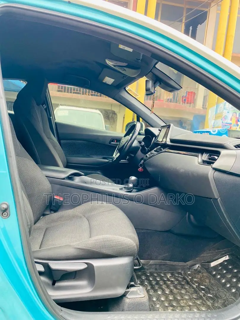 Toyota C-HR LE FWD 2019 Blue