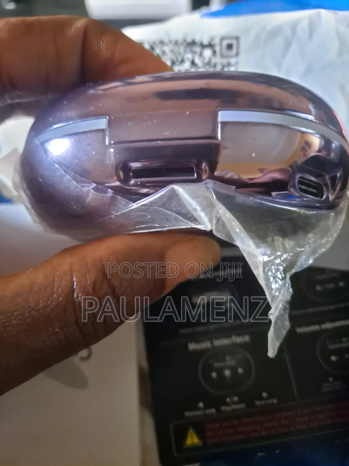 Miniso Ms203 Ai Translation Earbuds With Sd Card Slot and Touchscreen.