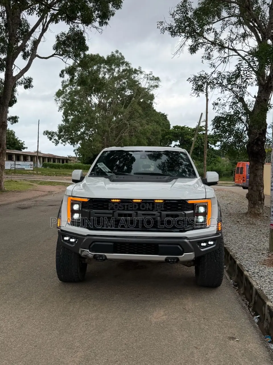 Ford F-150 Raptor 4x4 SuperCrew Cab Styleside 5.5 ft. box 145 in. WB