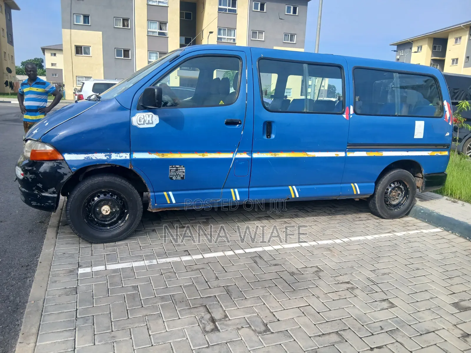 Toyota HiAce 1998 Brown