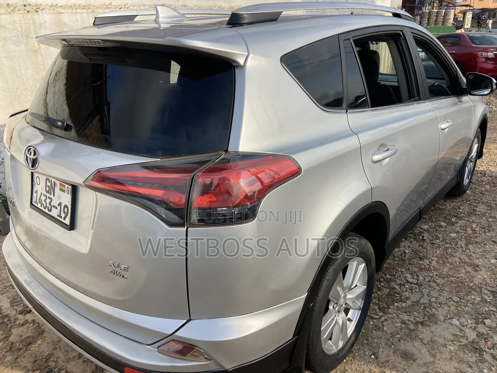 Toyota RAV4 XLE AWD (2.5L 4cyl 6A) 2017 Silver