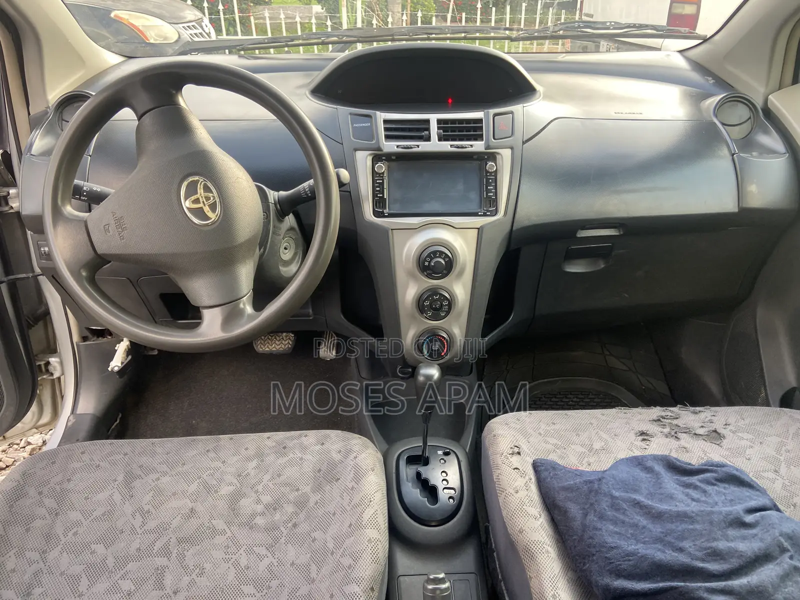 Toyota Vitz 2010 Silver