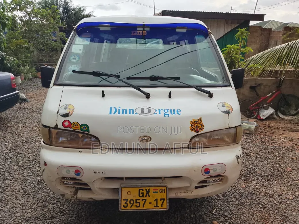 Hyundai H-100 2001 White