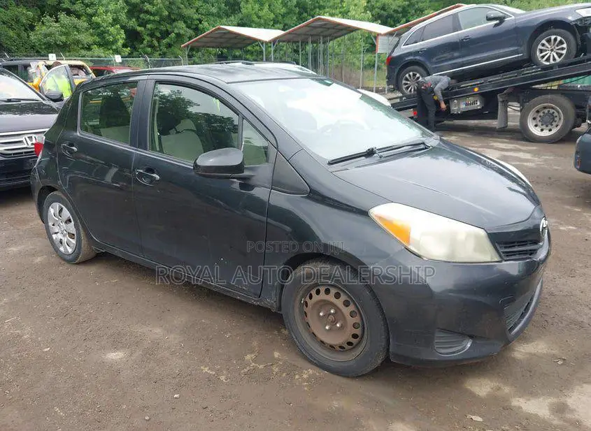 Toyota Yaris L Hatchback 3dr 2015 Black