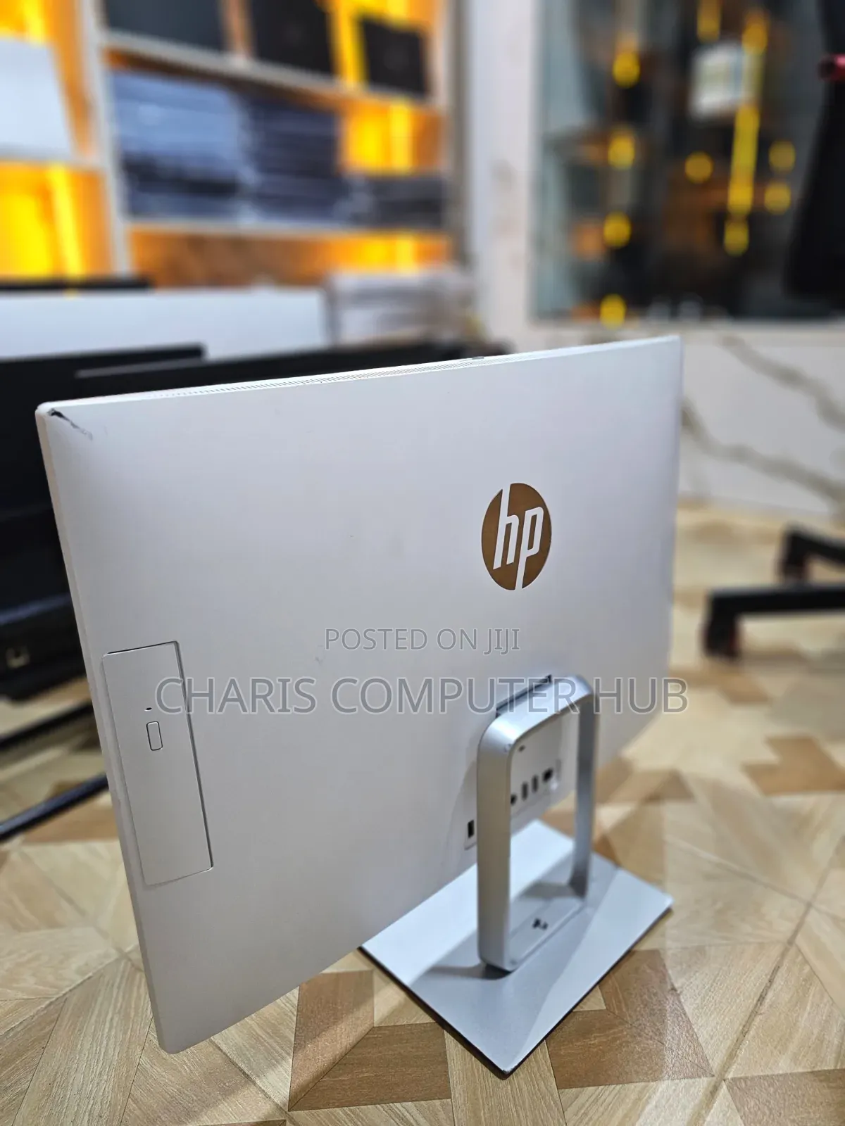Desktop Computer HP Pavilion 24 8GB Intel Core i5 SSHD (Hybrid) 2T