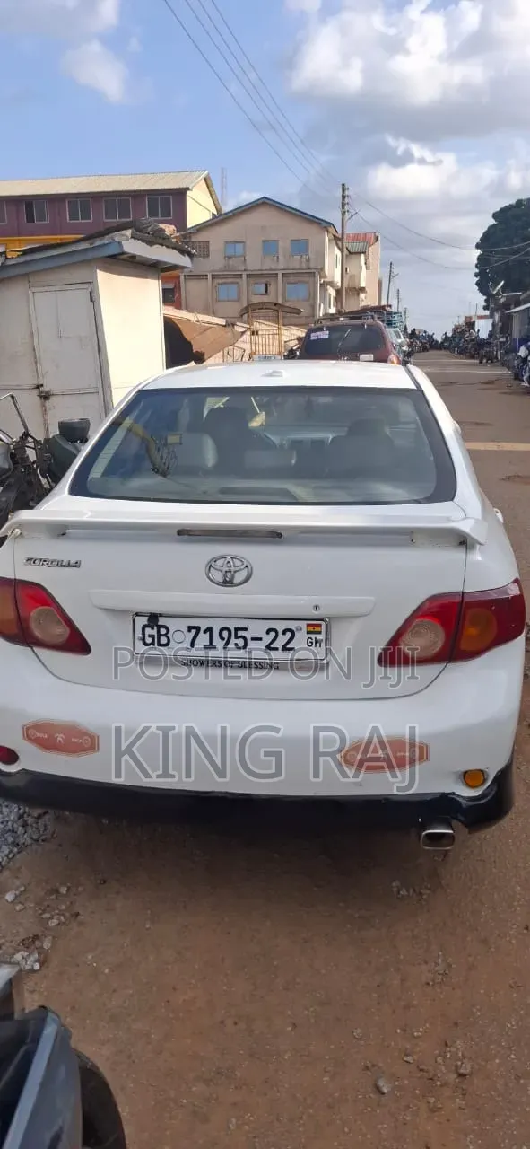 Toyota Corolla 2010 White