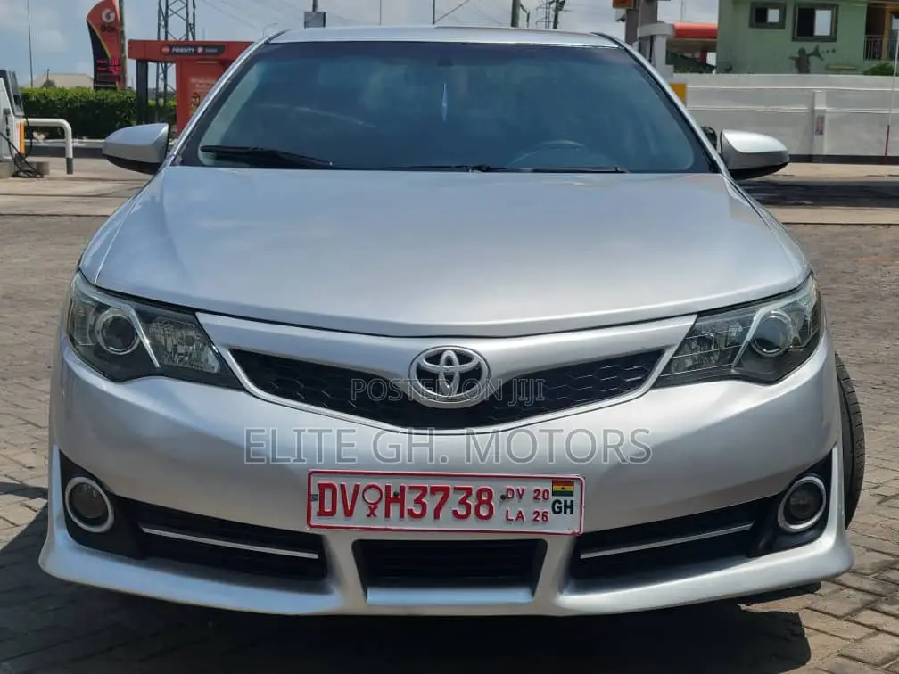 Toyota Camry SE 4dr Sedan (2.5L 4cyl 6A) 2014 Silver