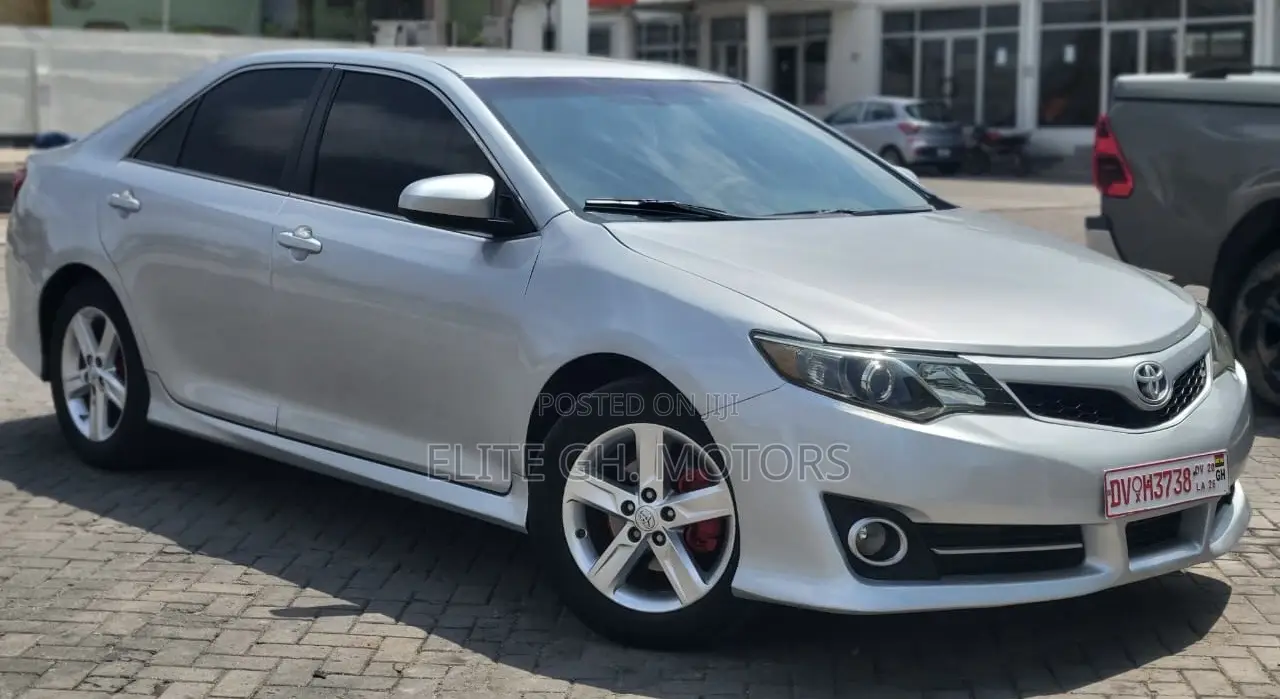 Toyota Camry SE 4dr Sedan (2.5L 4cyl 6A) 2014 Silver