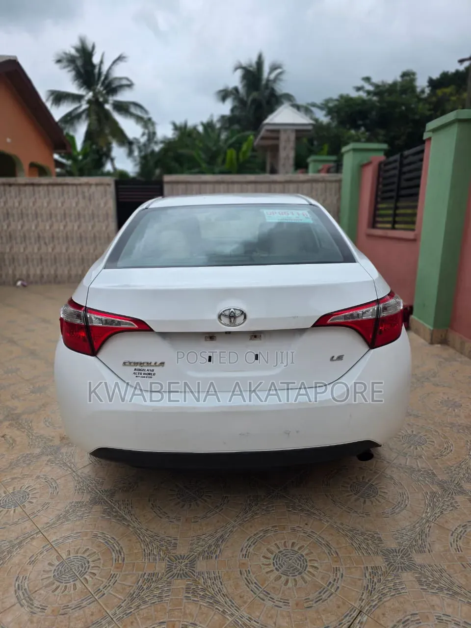Toyota Corolla LE 4dr Sedan (1.8L 4cyl CVT) 2016 White