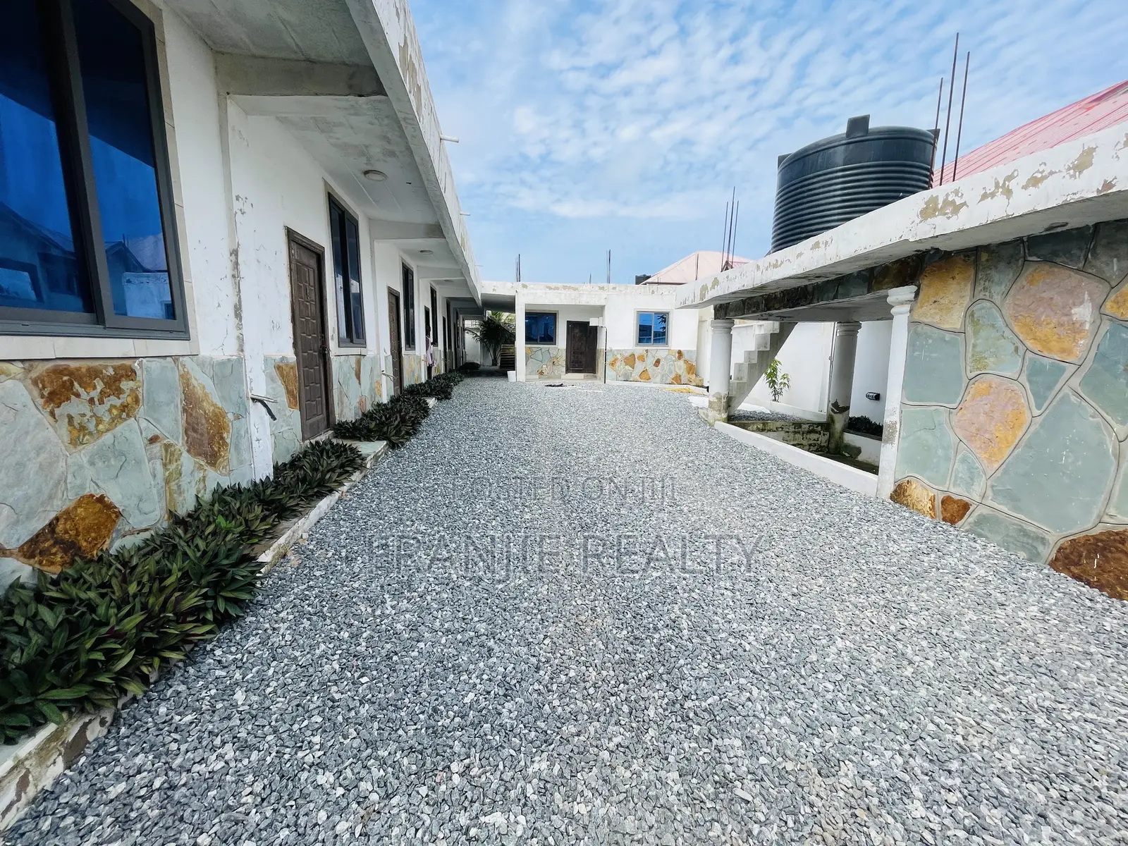 1bdrm Apartment in Franjie Realty, West Hills Mall Area for rent