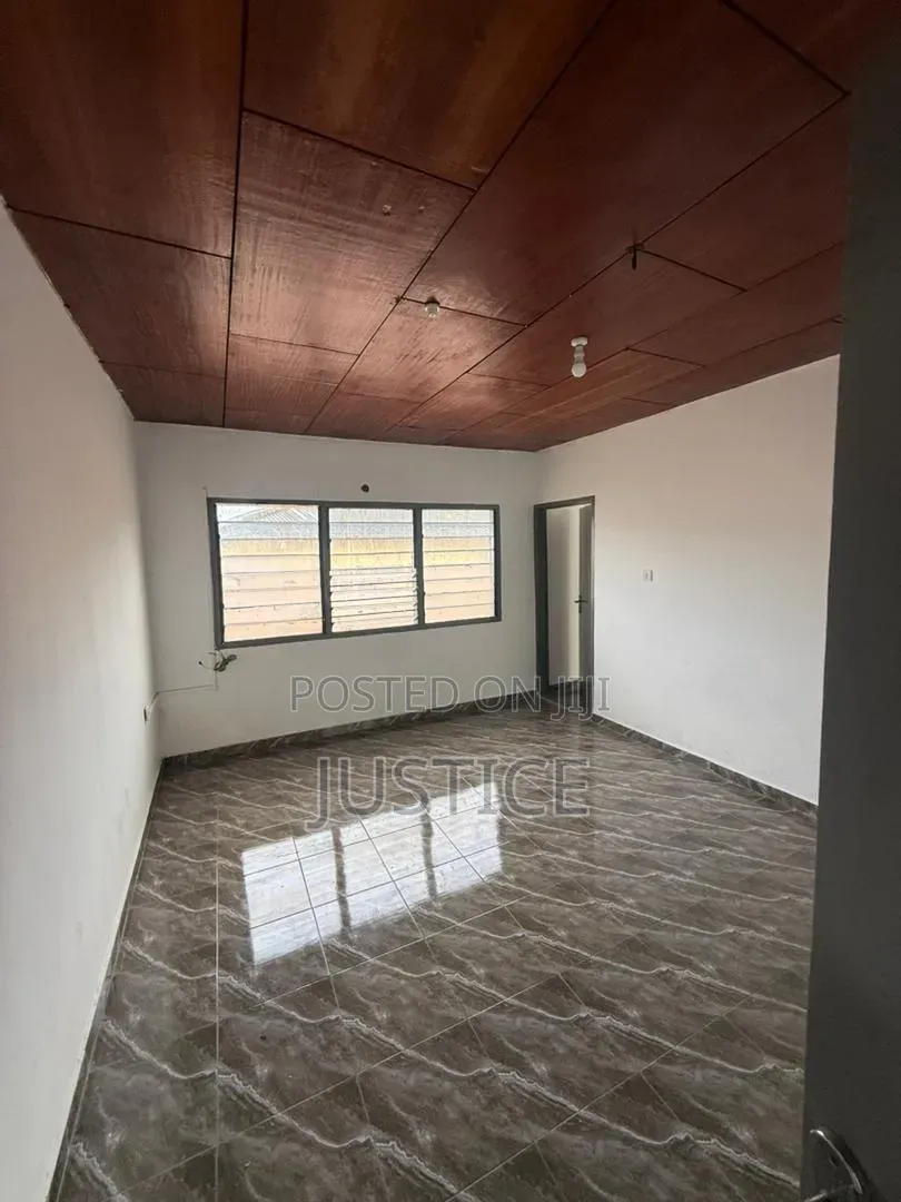 4bdrm Apartment in Awoshie, Last Stop for rent