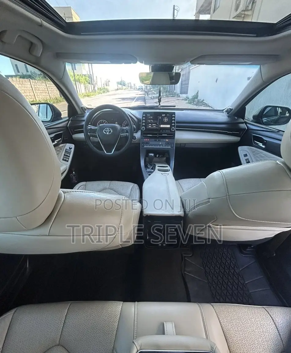 Toyota Avalon Limited FWD Sedan (3.5L V6 8A) 2019 Black