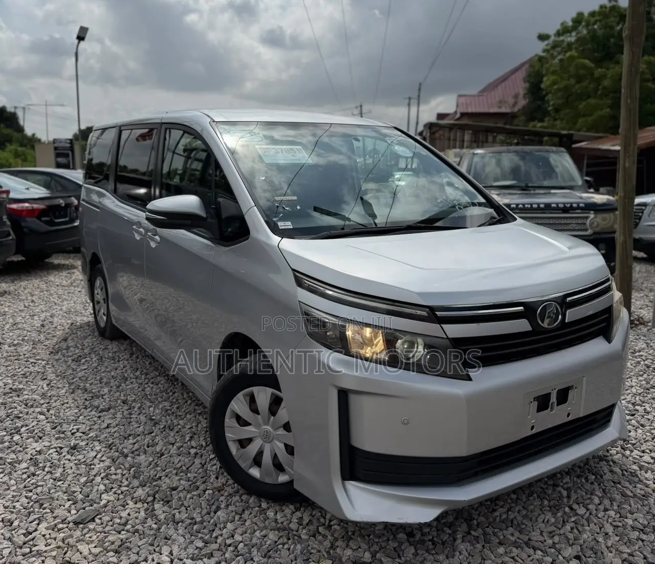 Toyota Voxy 2015 Silver