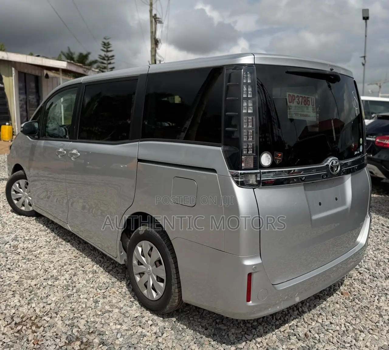 Toyota Voxy 2015 Silver