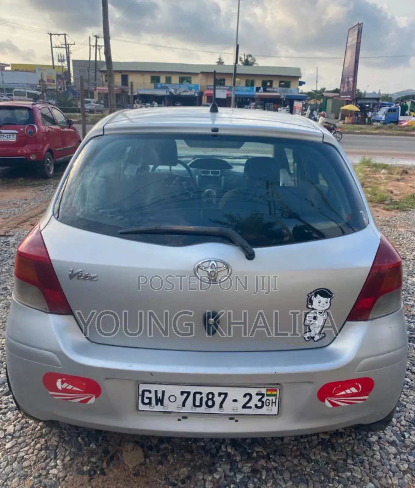 Toyota Vitz 2010 Silver