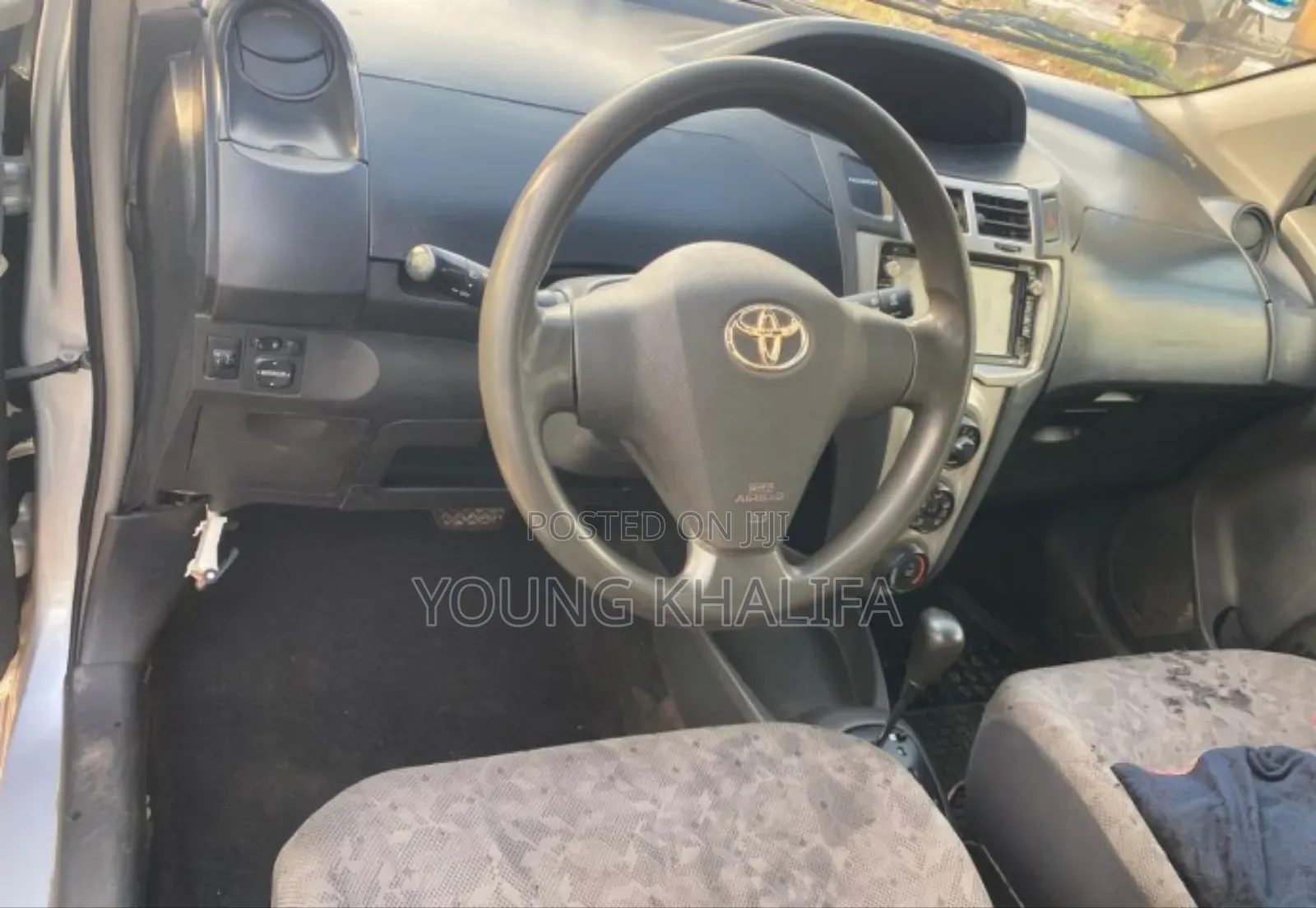Toyota Vitz 2010 Silver
