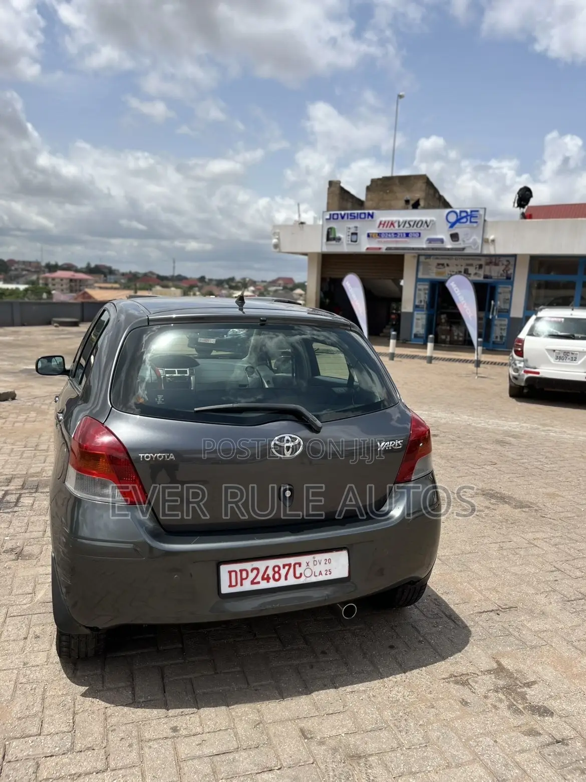 Toyota Yaris Base Hatchback 5dr 2010 Gray