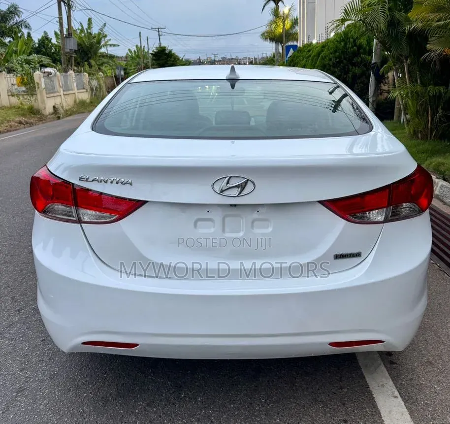 Hyundai Elantra 2013 White