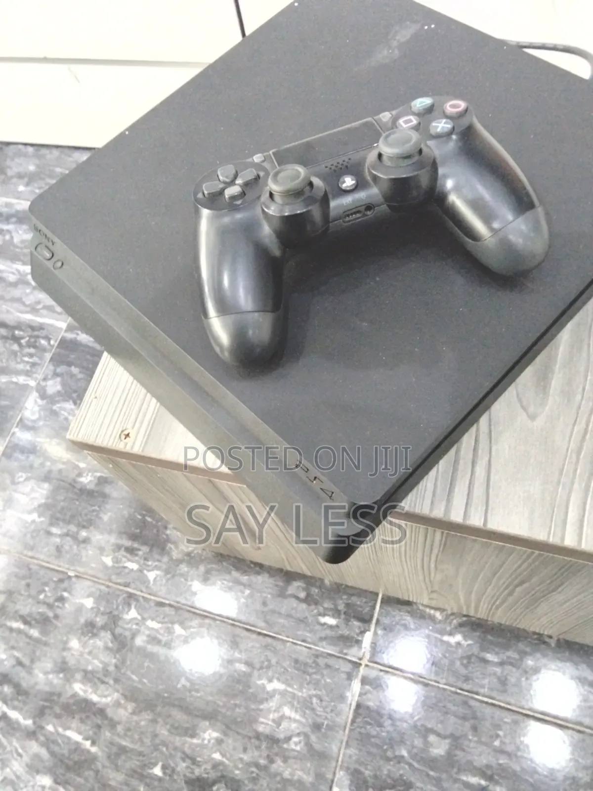 Ps4 Slim Black Plus One Controller