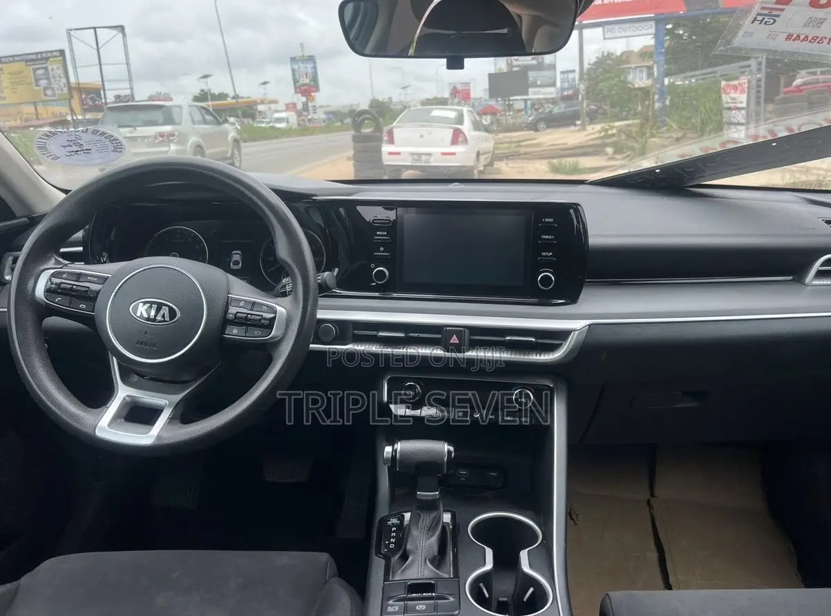 Kia K5 LXS 2022 White