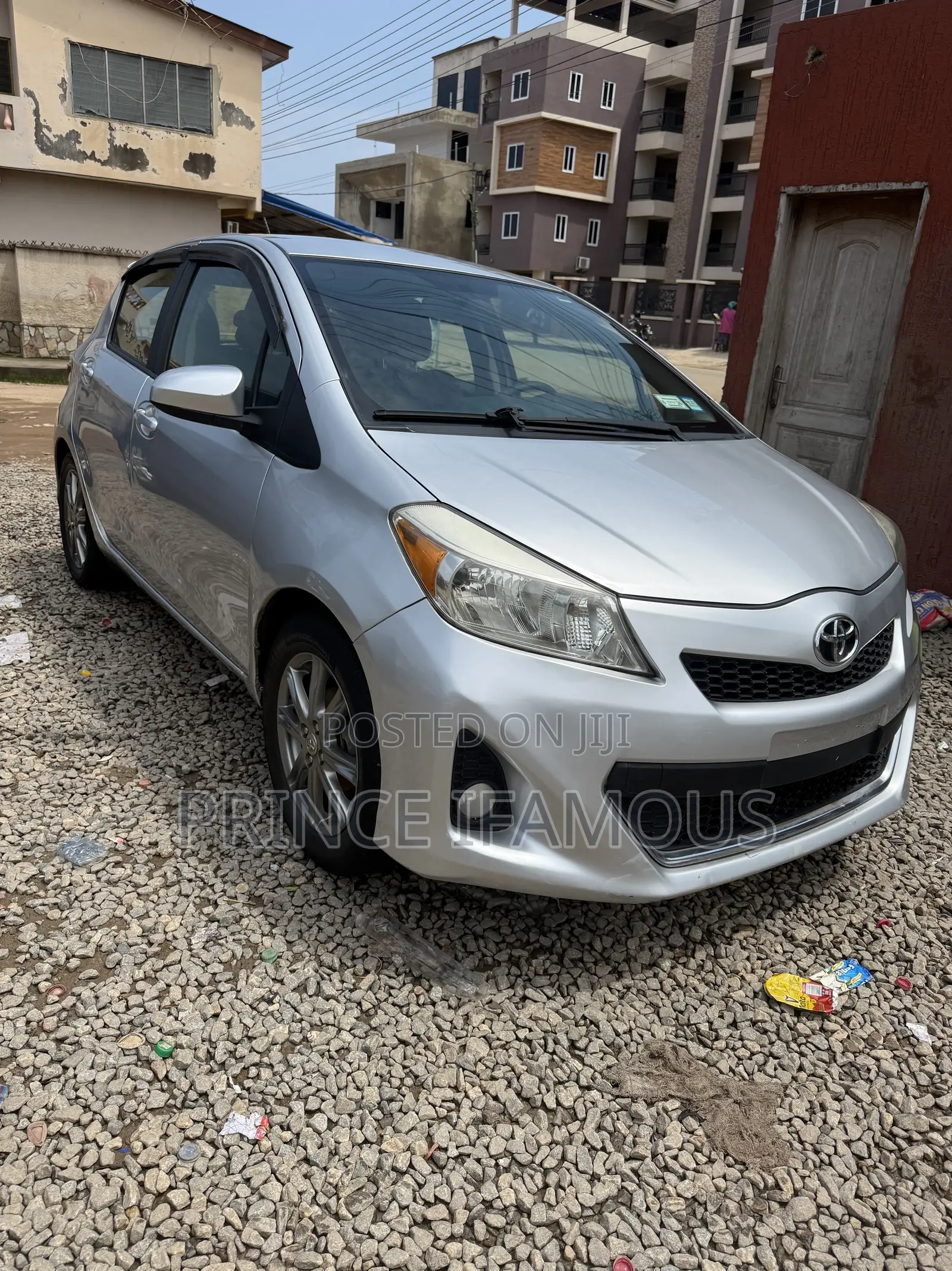 Toyota Yaris SE Hatchback 5dr 2013 Silver