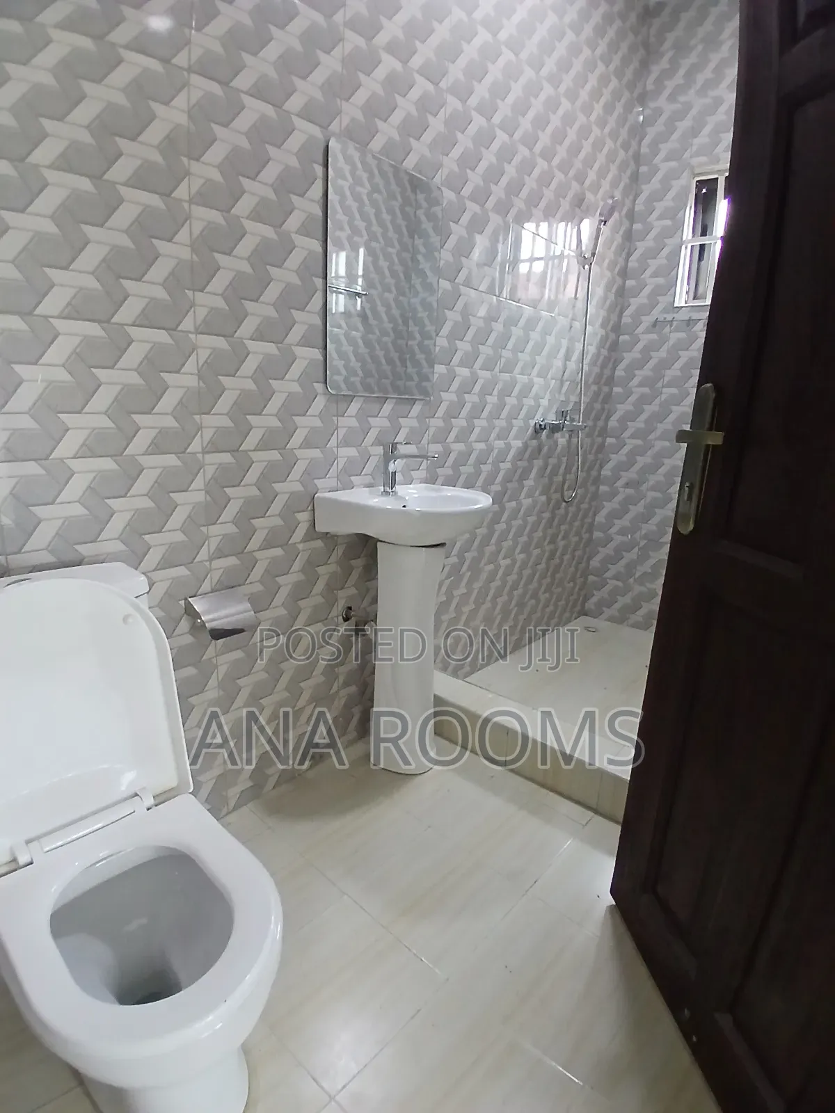 3bdrm Apartment in Community 22, Tema Metropolitan for rent