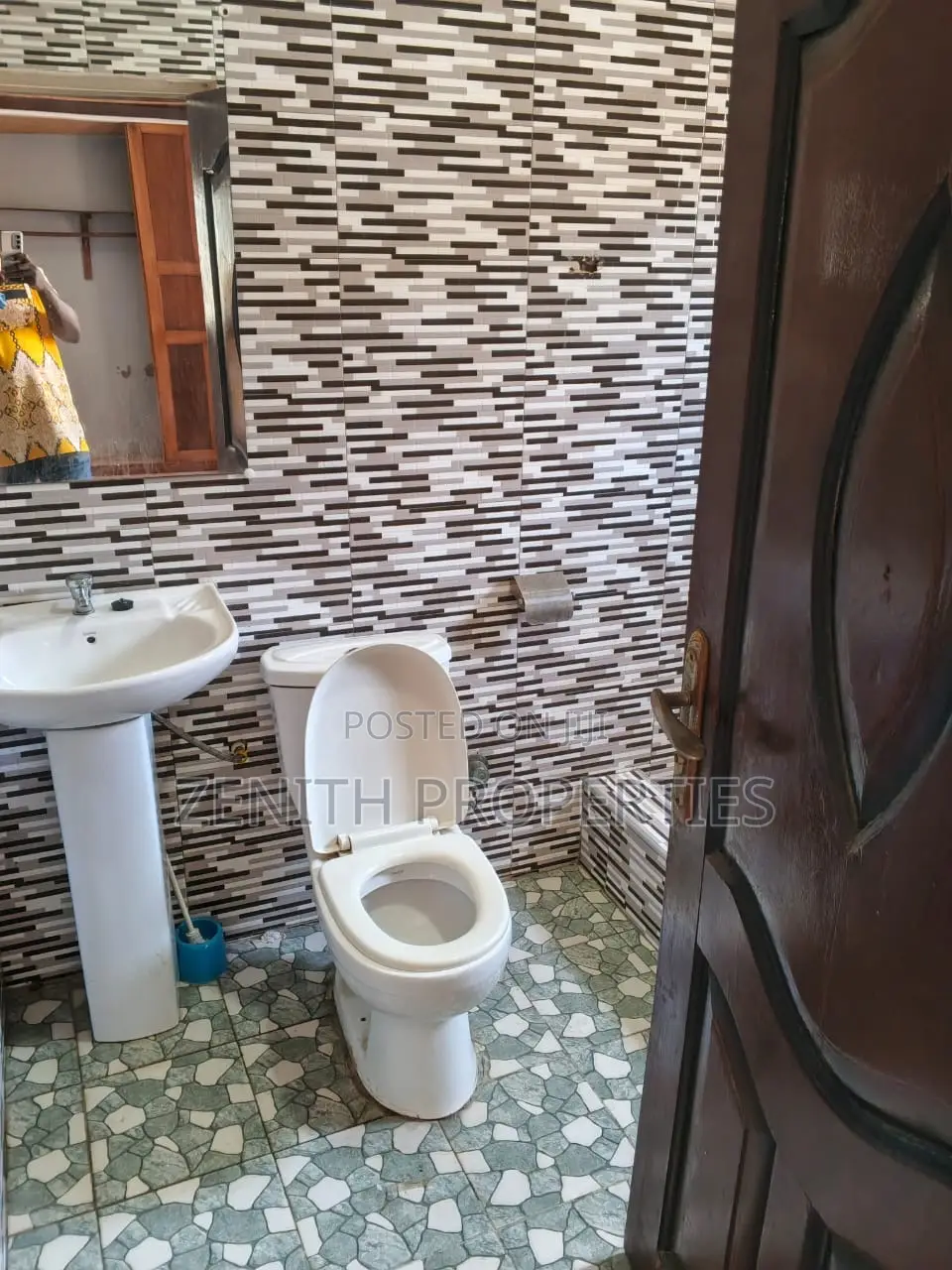 8bdrm House in Zenith Properties, West Hills Mall Area for rent