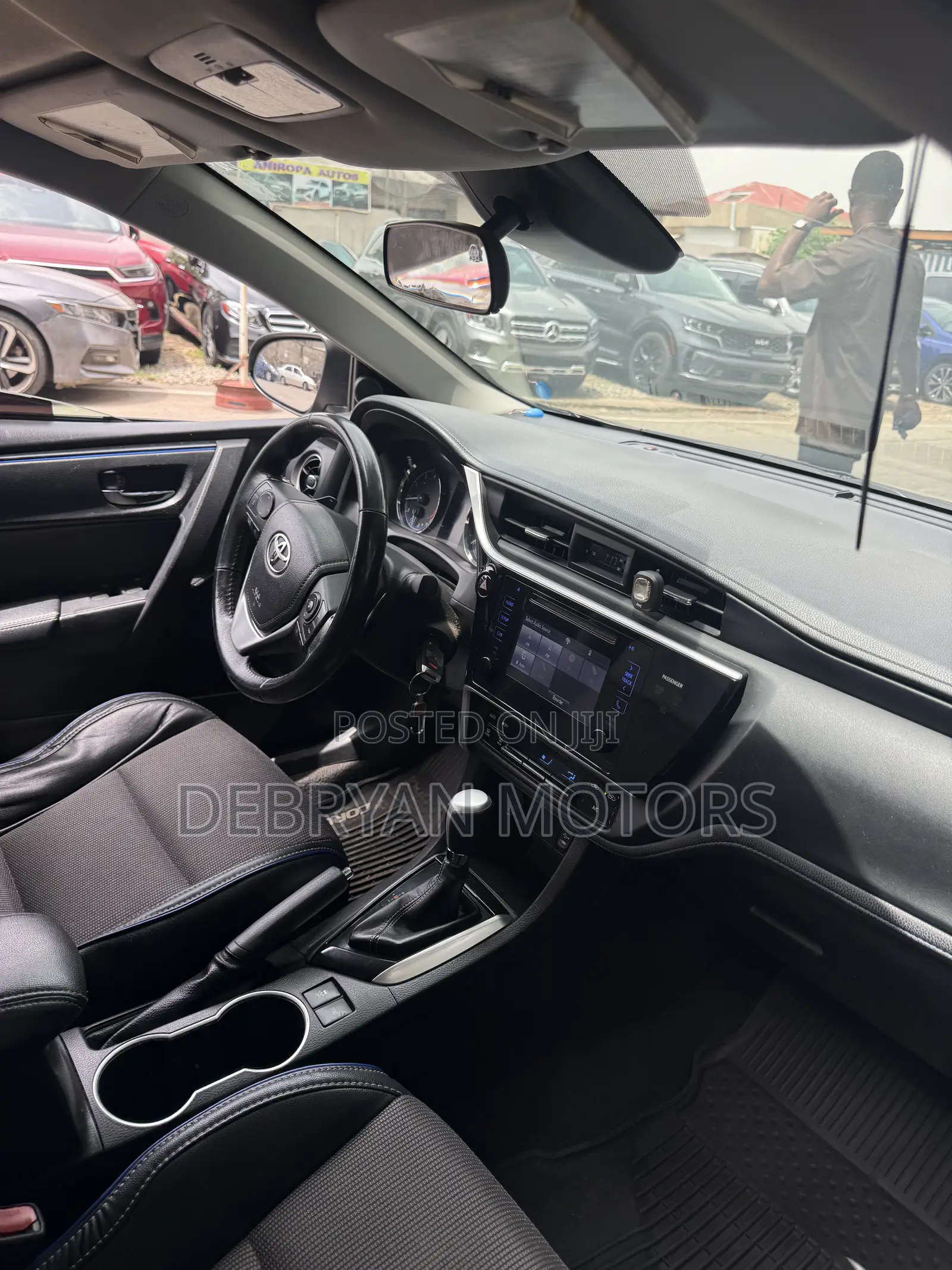 Toyota Corolla SE 4dr Sedan (1.8L 4cyl CVT) 2017 Brown